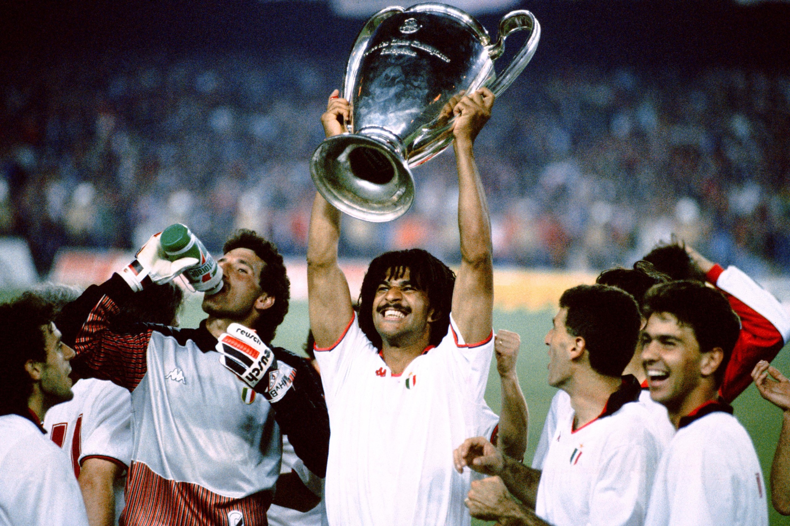 AC Milan 4 - 0 Steaua Bucharest, Champions League Final '89, Extended Goals  and Highlights. 